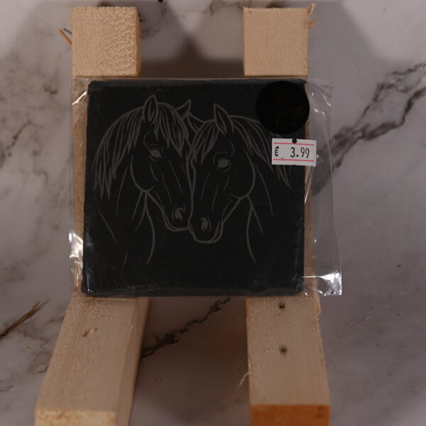 Leisteen Onderzetter met Gravure – 10 x 10 cm- 2 Paarden hoofden