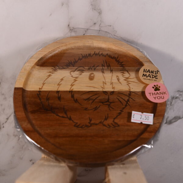 Uniek houten dienblad rond met Cavia gravure | Optioneel met 2 amberblokjes & rasp