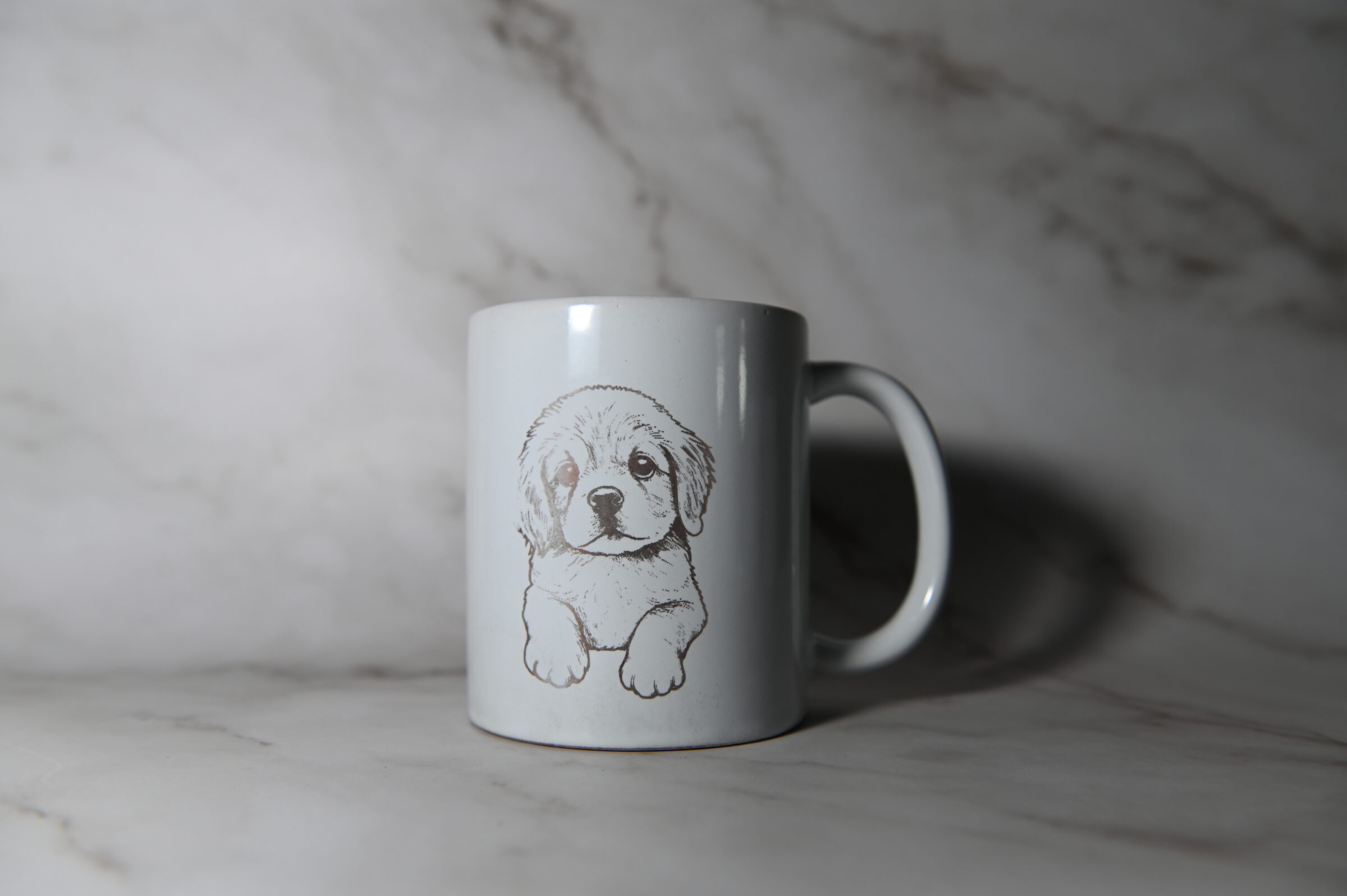 Mok met hondengravering – schattige pup 🐶☕ - Afbeelding 2